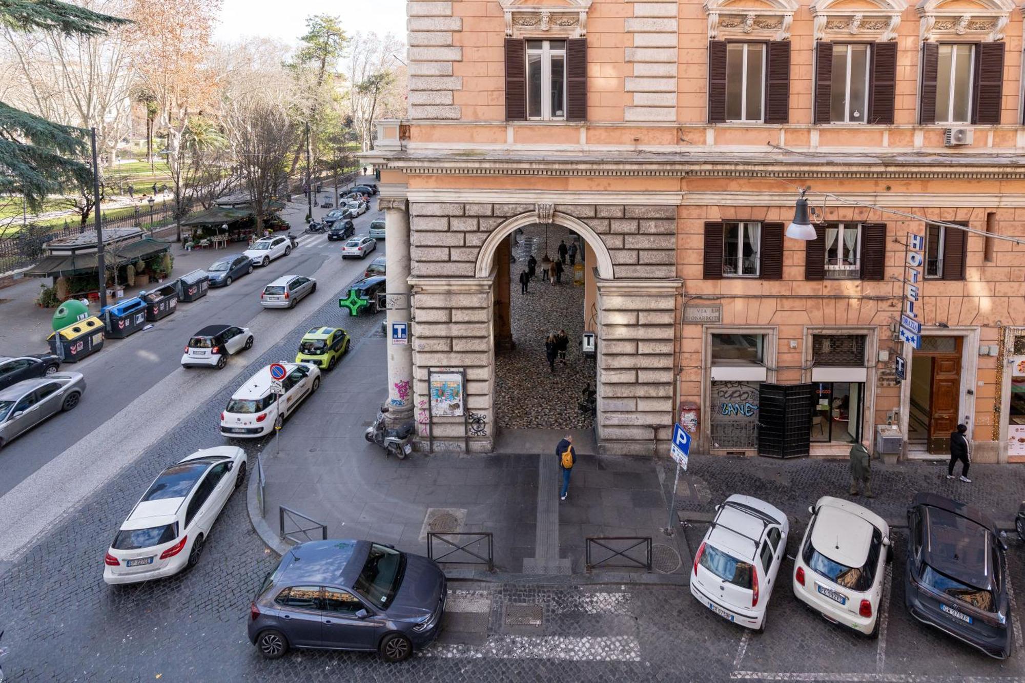 Leone D'Oro Guesthouse - Close To Piazza Vittorio 로마 외부 사진