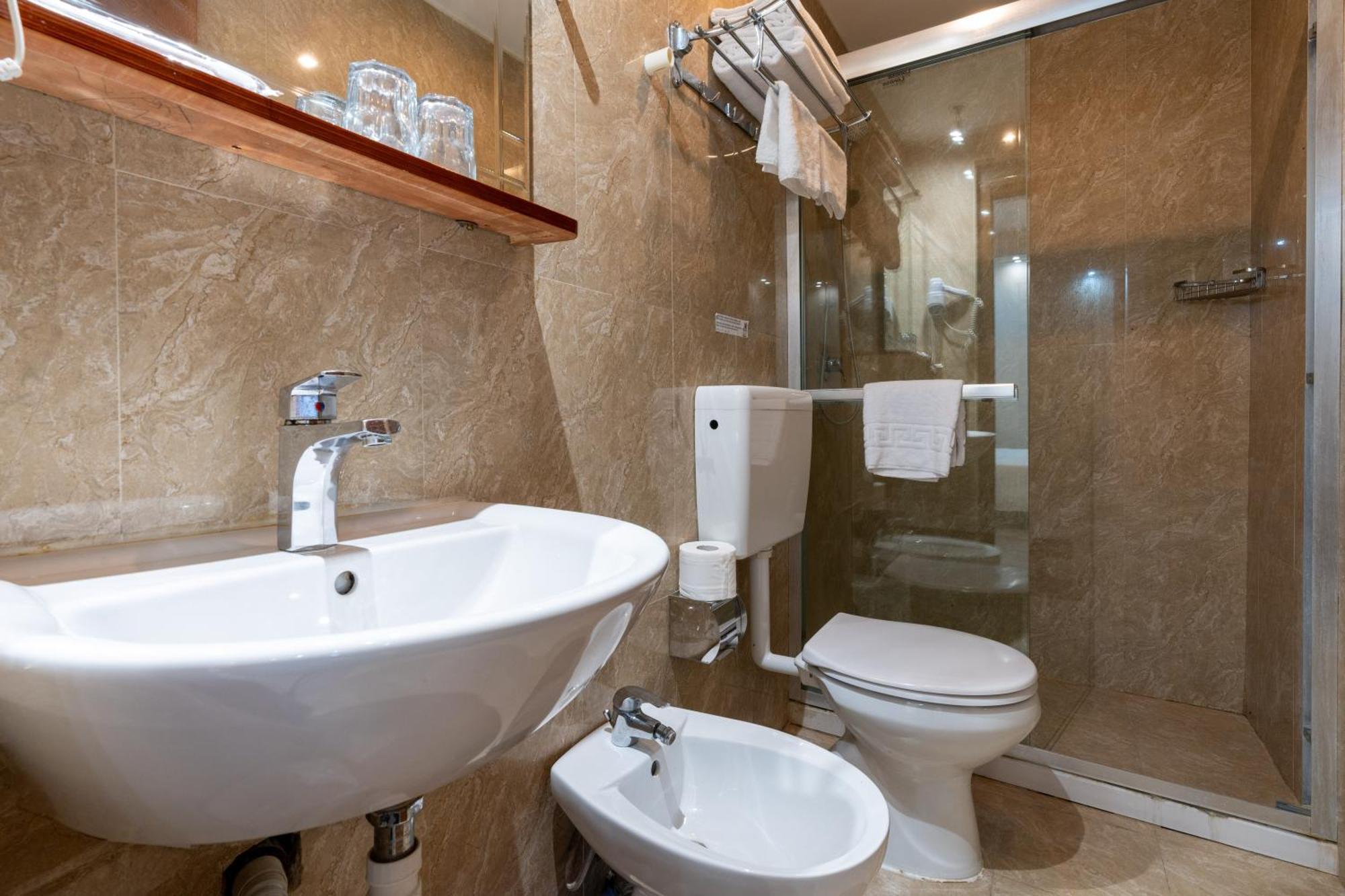 Leone D'Oro Guesthouse - Close To Piazza Vittorio 로마 외부 사진
