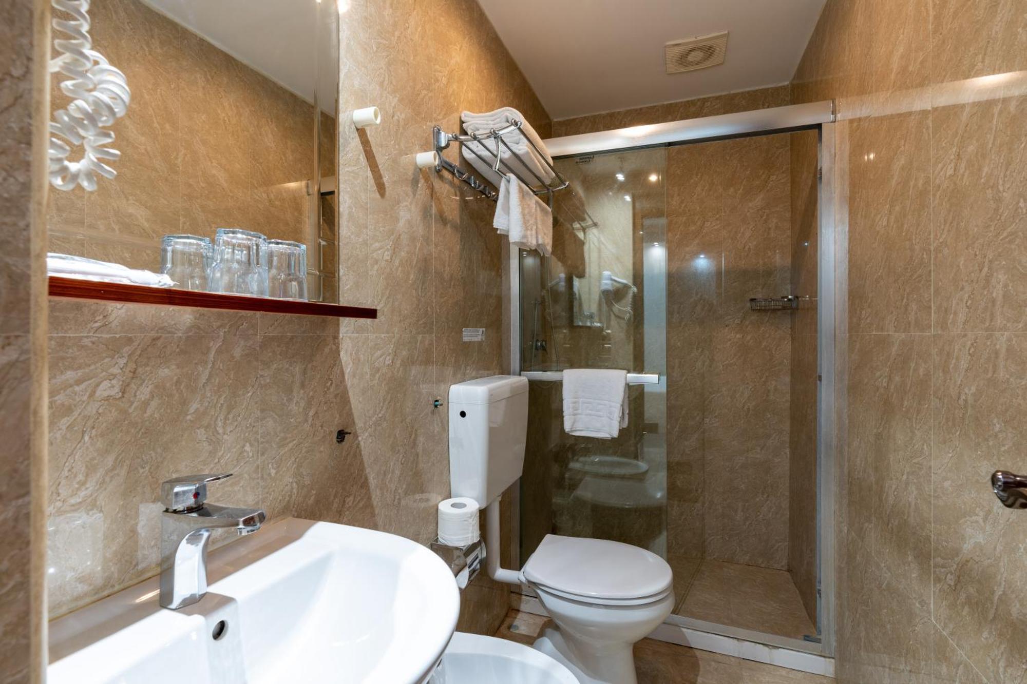 Leone D'Oro Guesthouse - Close To Piazza Vittorio 로마 외부 사진